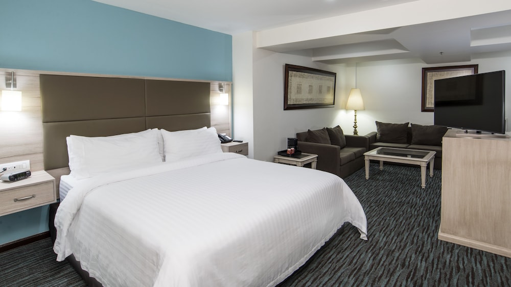 Suite, 1 King Bed, Balcony