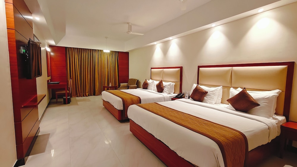 Luxury Suite - Photo 2
