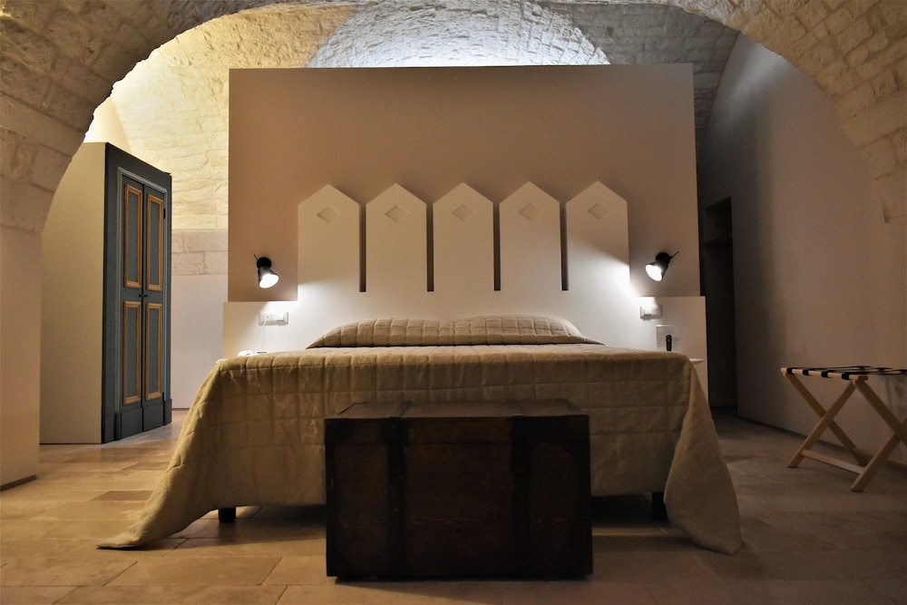 Deluxe Room, 1 King Bed with Sofa bed, Courtyard View