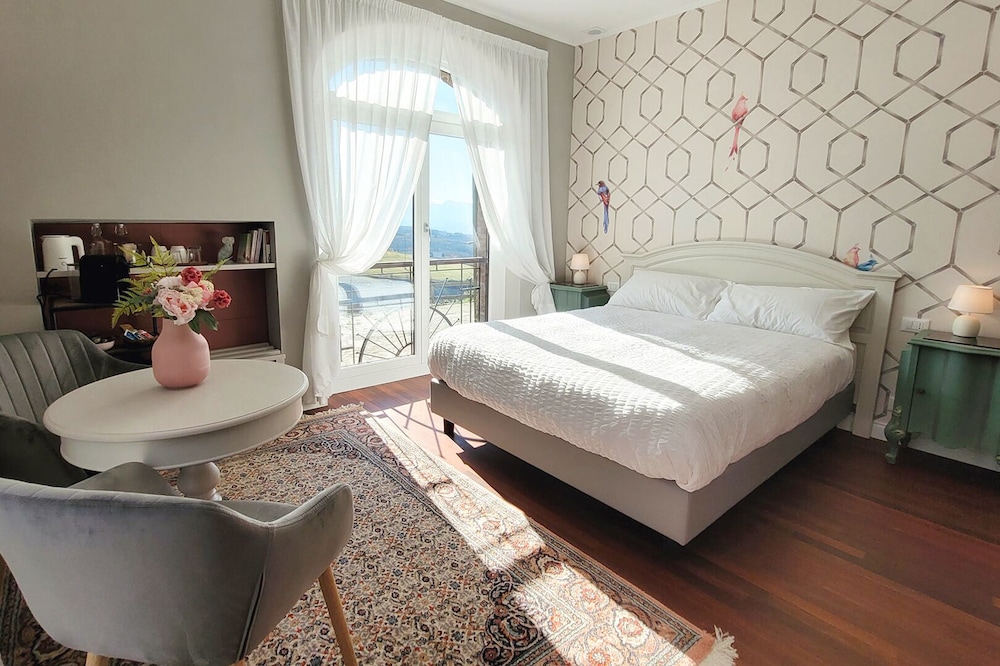Double Room, Hill View