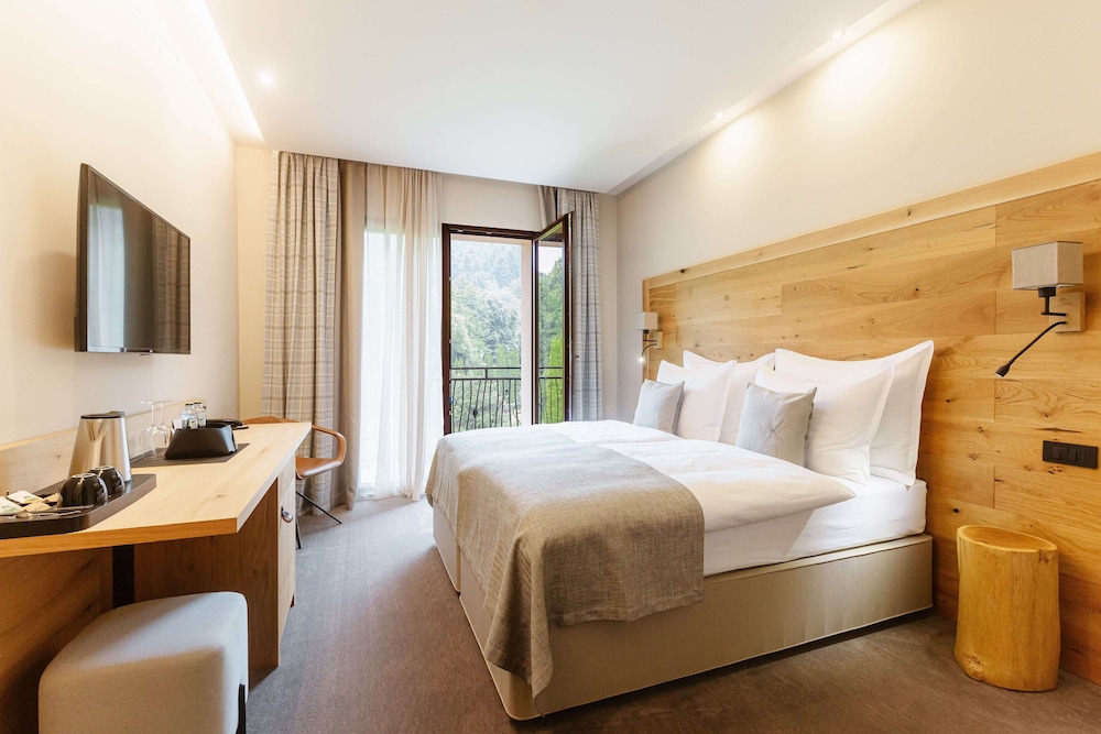 Standard Double Room, Balcony, Hill View photo 2