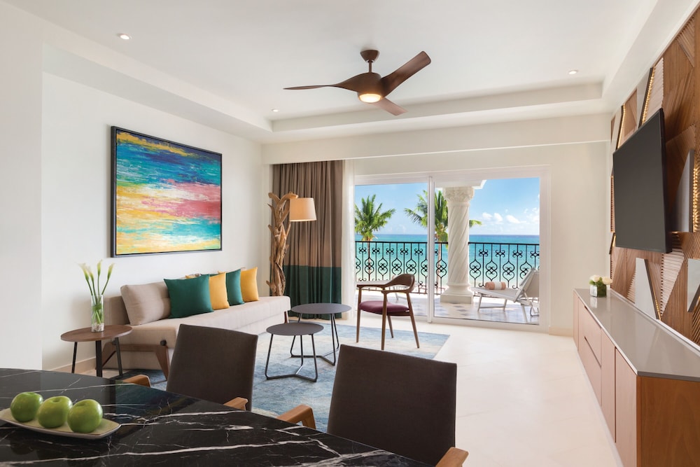 One-bedroom Suite Oceanfront - 1 King Bed