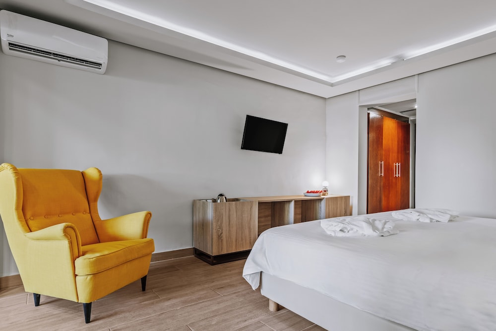 Deluxe Suite - Photo 2