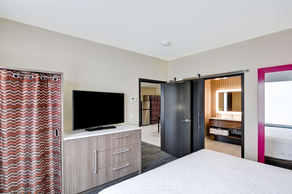 Suite, 1 King Bed, Accessible, Non Smoking (Hearing) photo 1