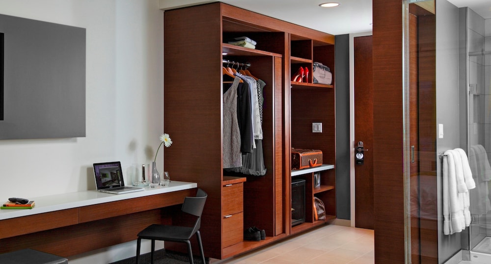 Room, 2 Queen Beds, River View (Upper Floor) thumbnail 5