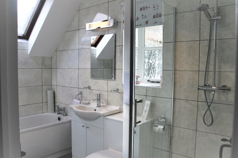 Cottage, Private Bathroom (Gamekeeper's Cottage) photo 3
