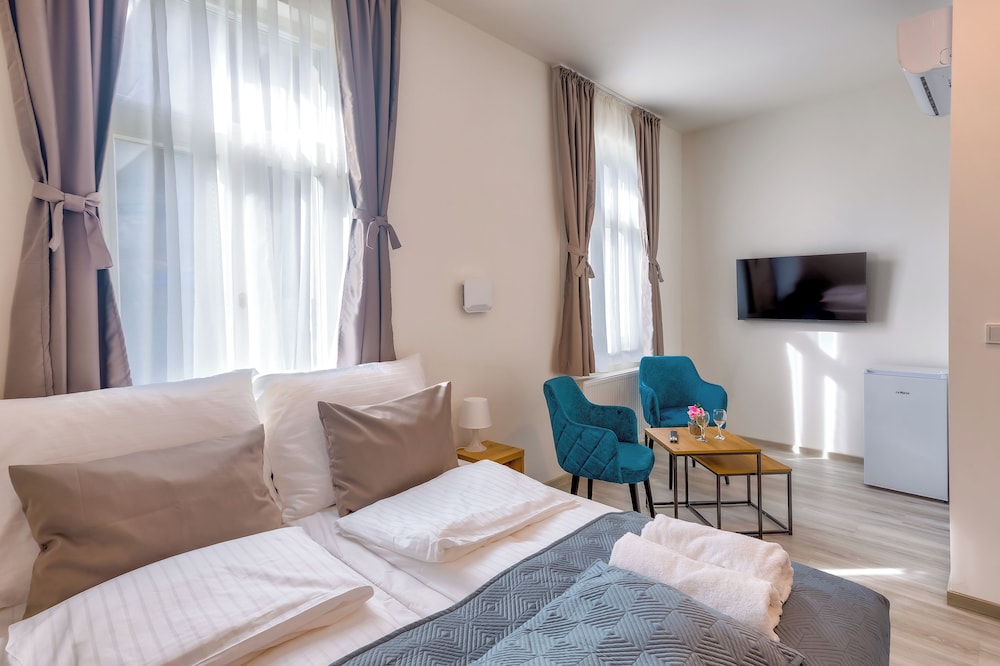 Classic Studio, 1 King Bed