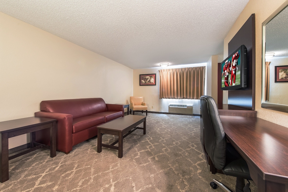 Suite, 1 King Bed with Sofa bed (Smoke Free) - Photo 3