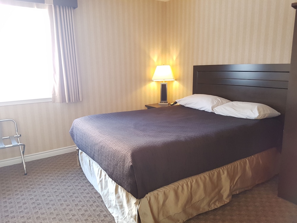 Suite, 1 Queen Bed, Non Smoking photo 3