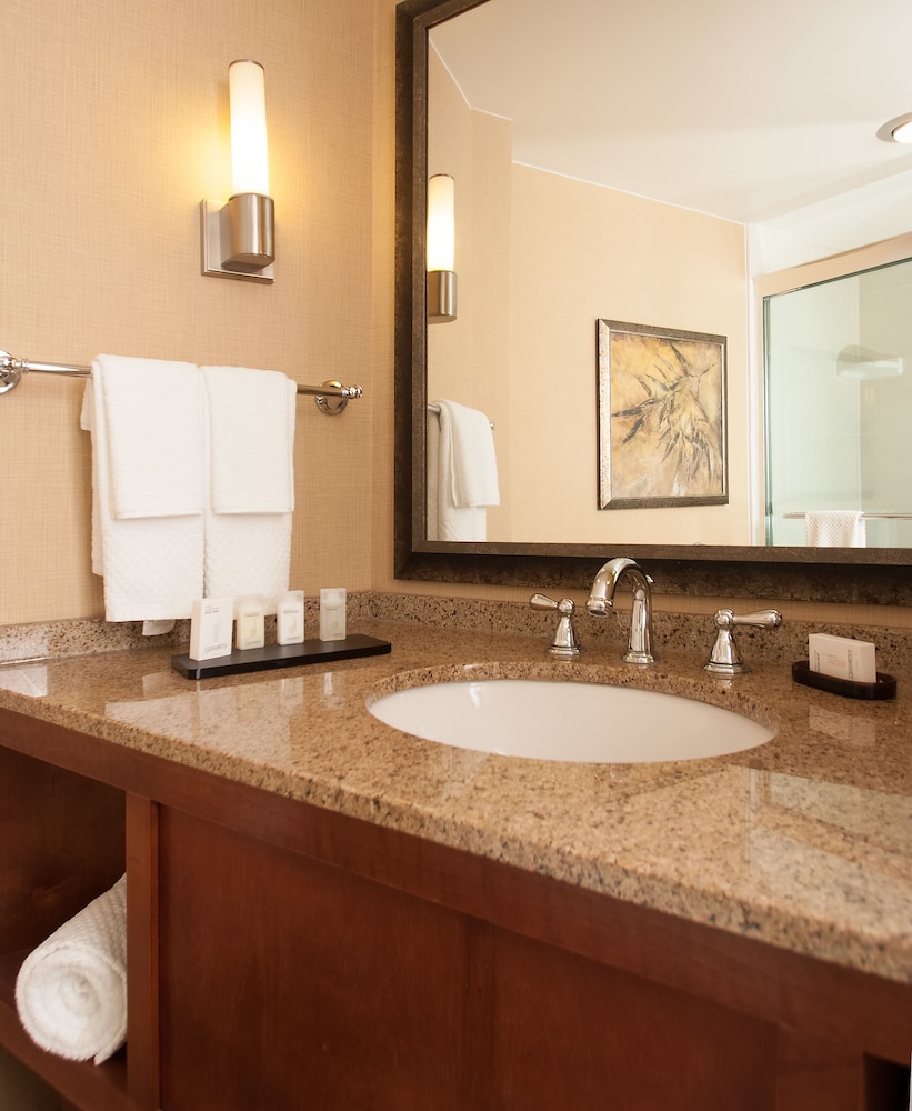 Suite, 1 Double Bed, Accessible, Non Smoking (Mobility & Hearing, Roll-in Shower) - Photo 3