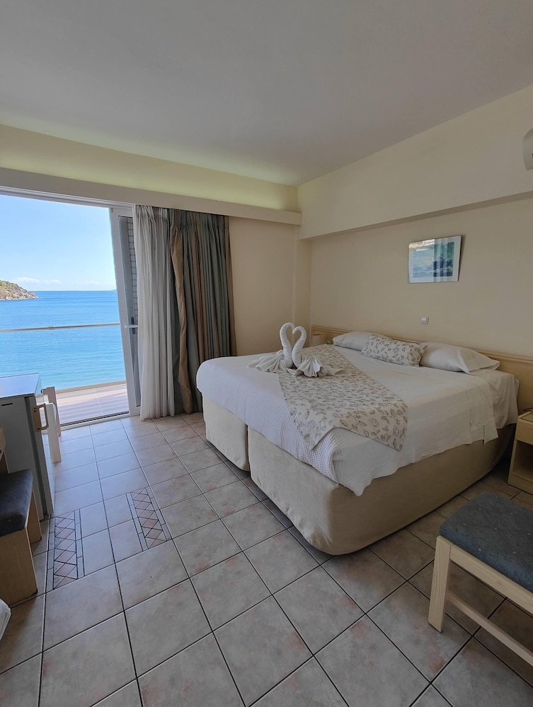 Superior Double or Twin Room, Sea View - Photo 4