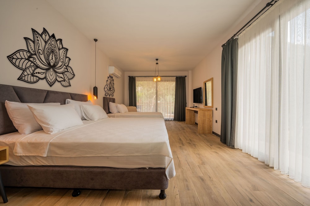 Carob Suite photo 2