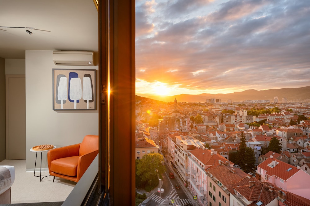 Room, 1 Double or 2 Twin Beds, City View photo 3