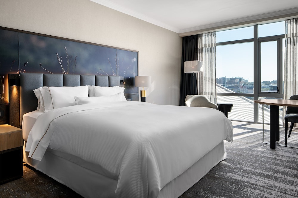 Deluxe Room, 1 King Bed - Photo 1
