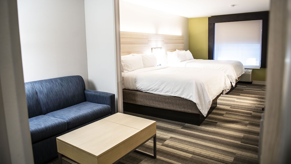 Suite, 2 Queen Beds - Photo 4