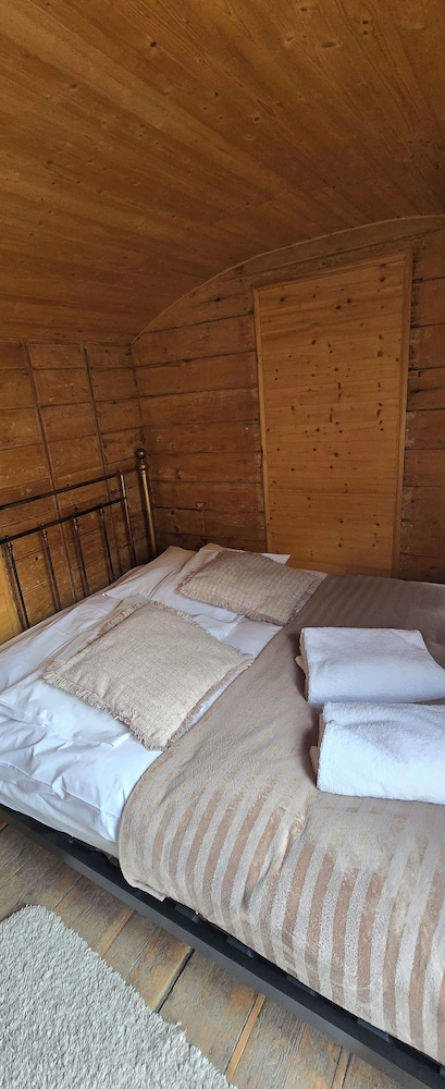 Signature Room, Ensuite, Courtyard View (1850s Railway Carriage ) photo 2