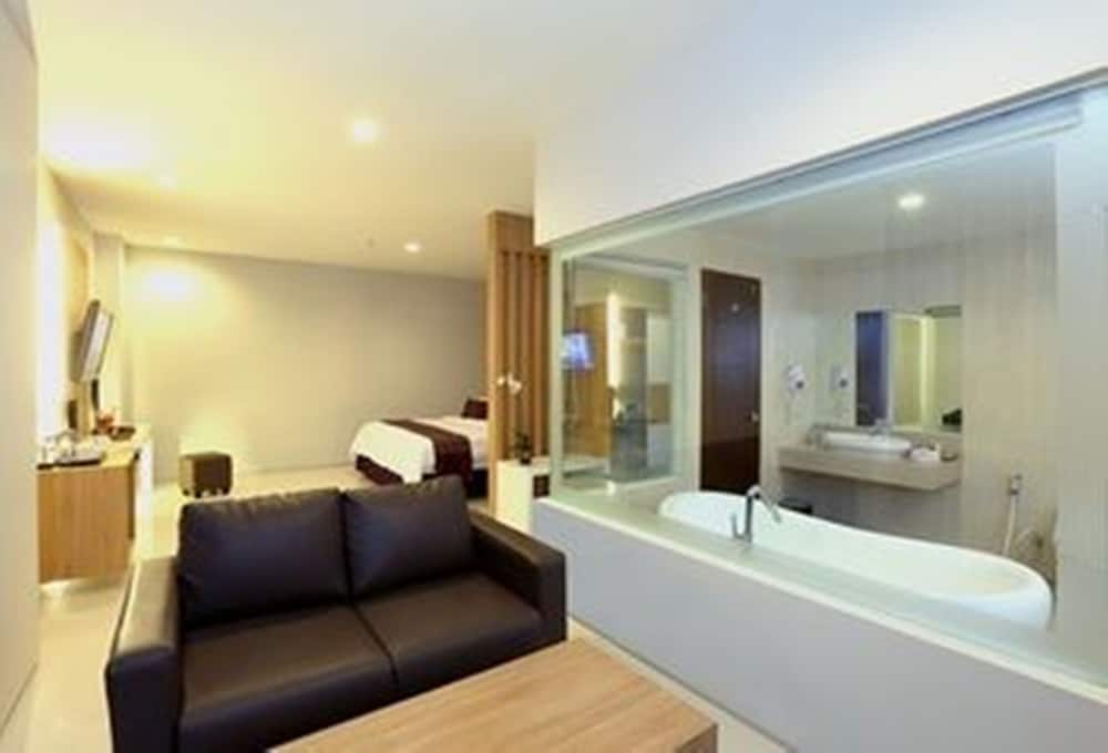 Suite (The Plaza)