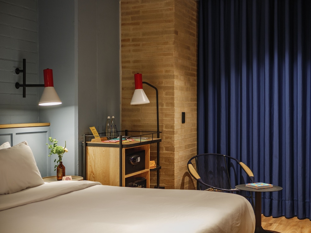 Standard Double Room, 1 King Bed photo 3