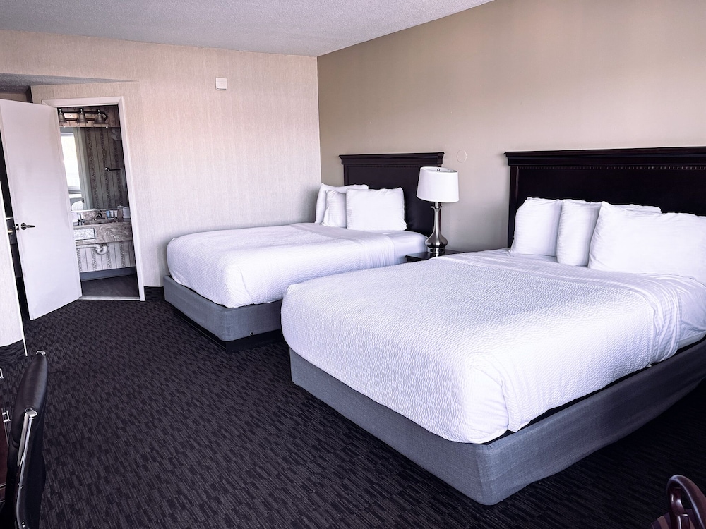 Poolside Room 2 Queen Beds - Photo 1