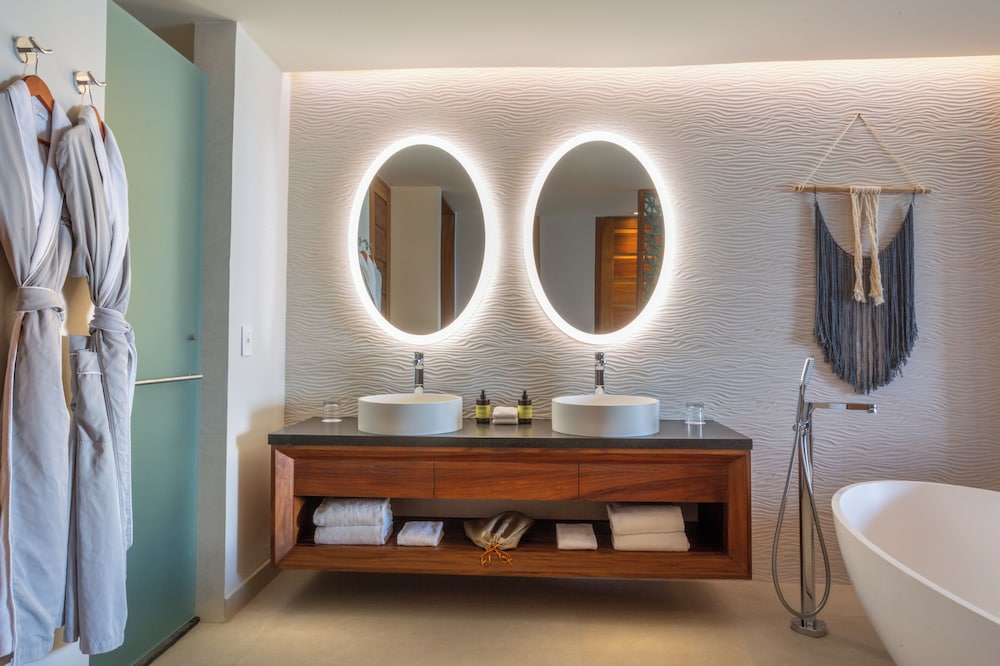 Platinum King Master Suite - Photo 4