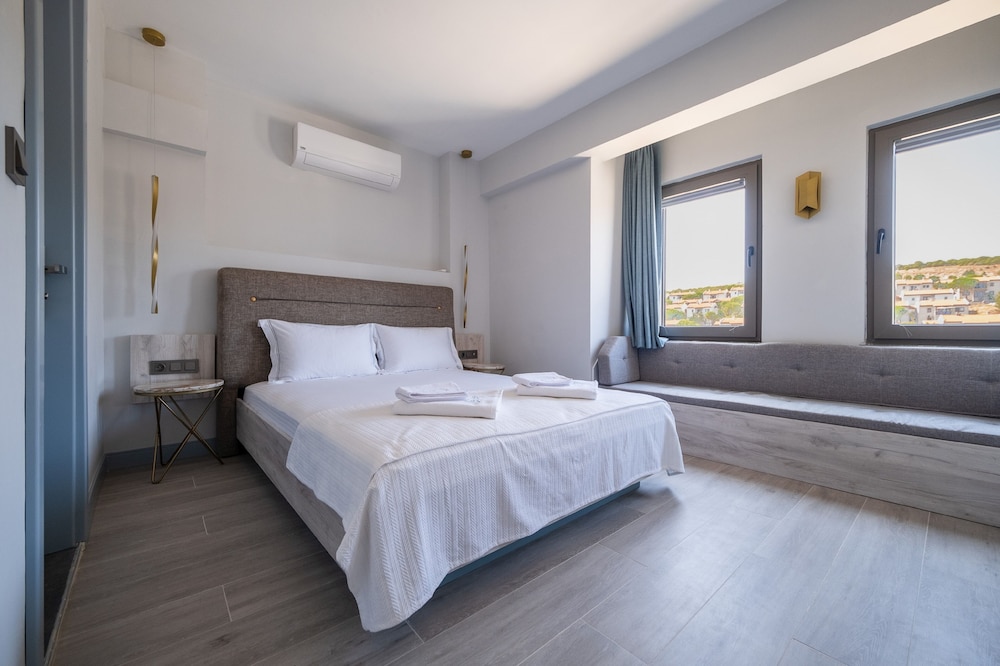 Deluxe Double Room, Sea View photo 3
