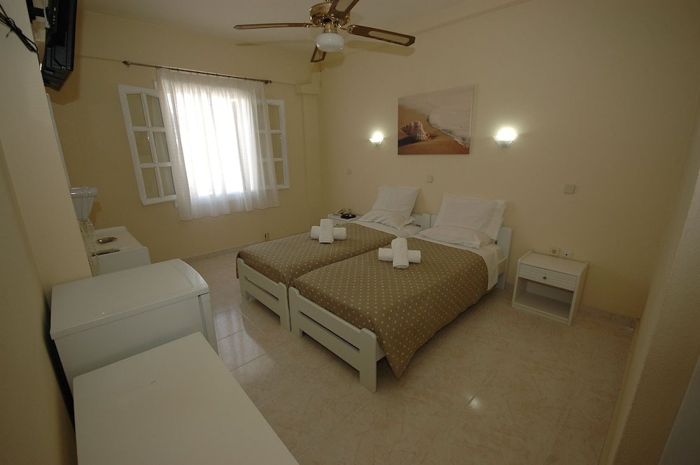 Economy Room, 2 Twin Beds photo 3