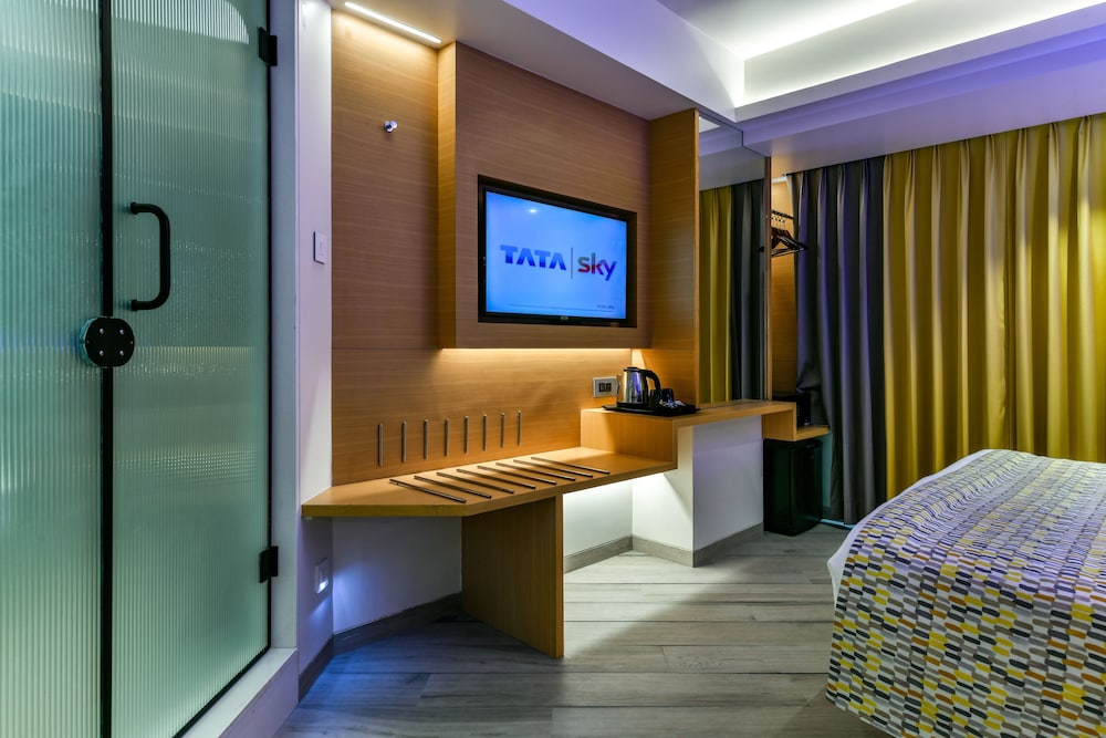 Urban Corner Room photo 1