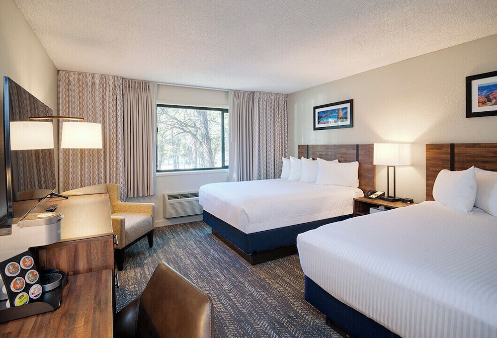 Room, 2 Queen Beds (East, Sorry No Pets)