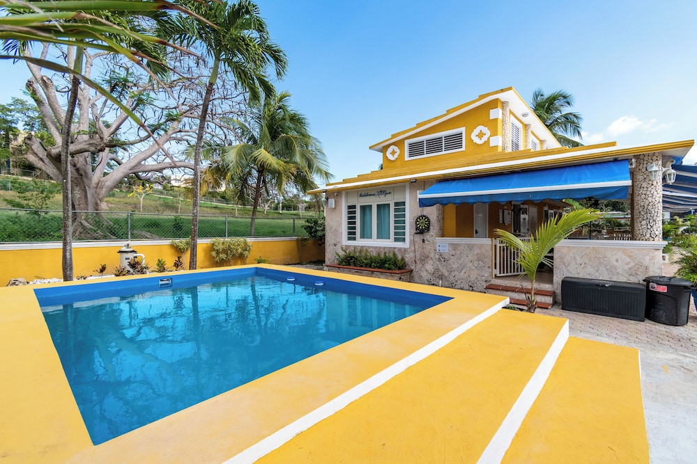 Exclusive house, multiple beds, private pool, garden views (casamares)