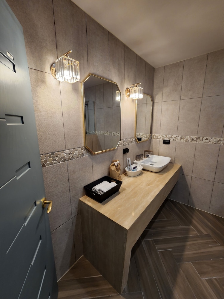 Deluxe Double Room - Photo 7