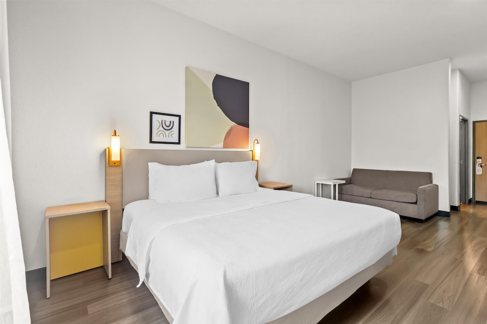 Room, 1 King Bed, Accessible (Mobility & Hearing, Roll-in Shower) - Photo 1