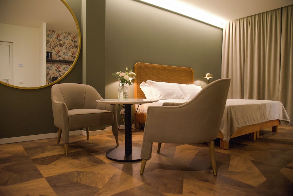 Elite Room