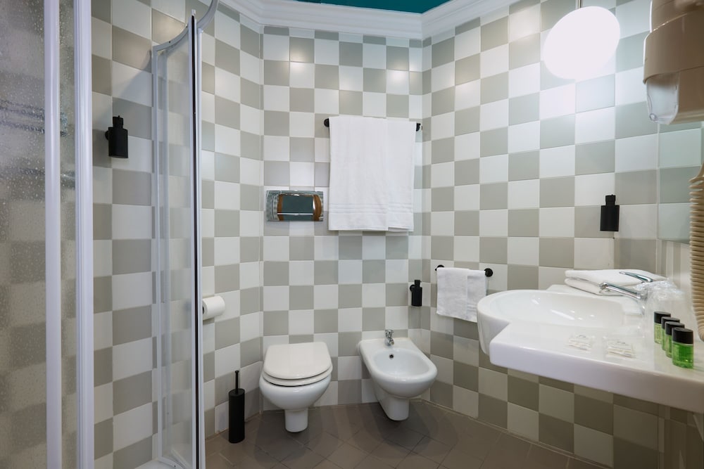 Double Room - Photo 5