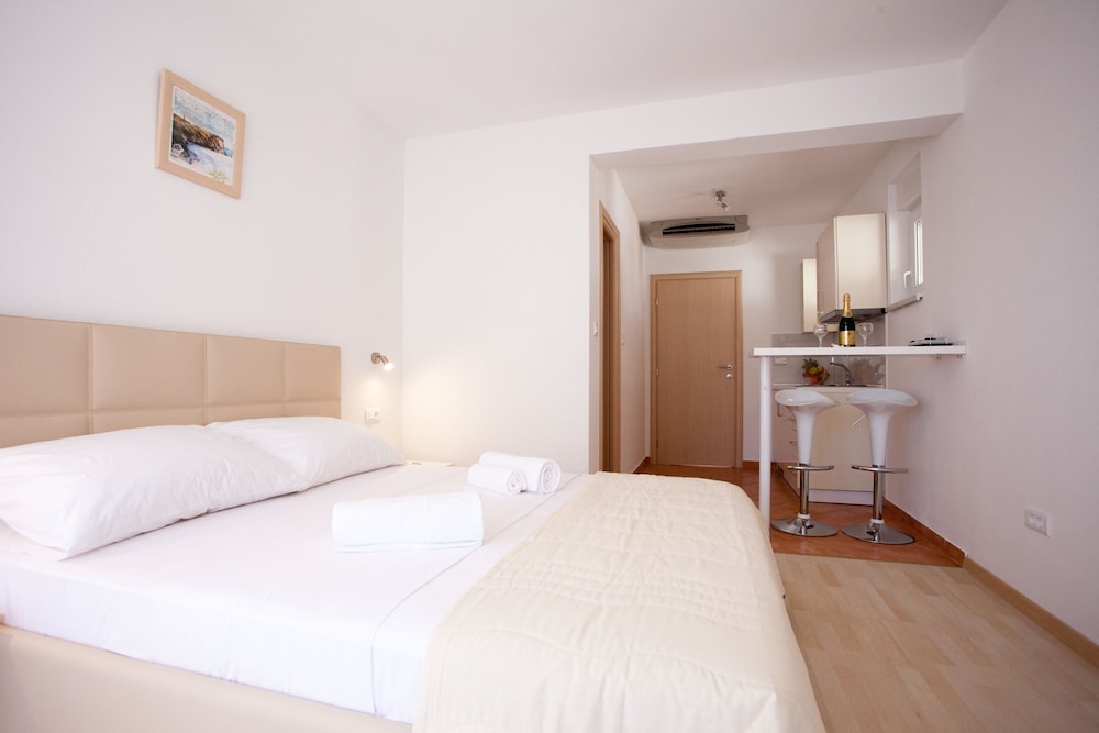 Standard Studio, Balcony, Sea View (Summer) photo 1