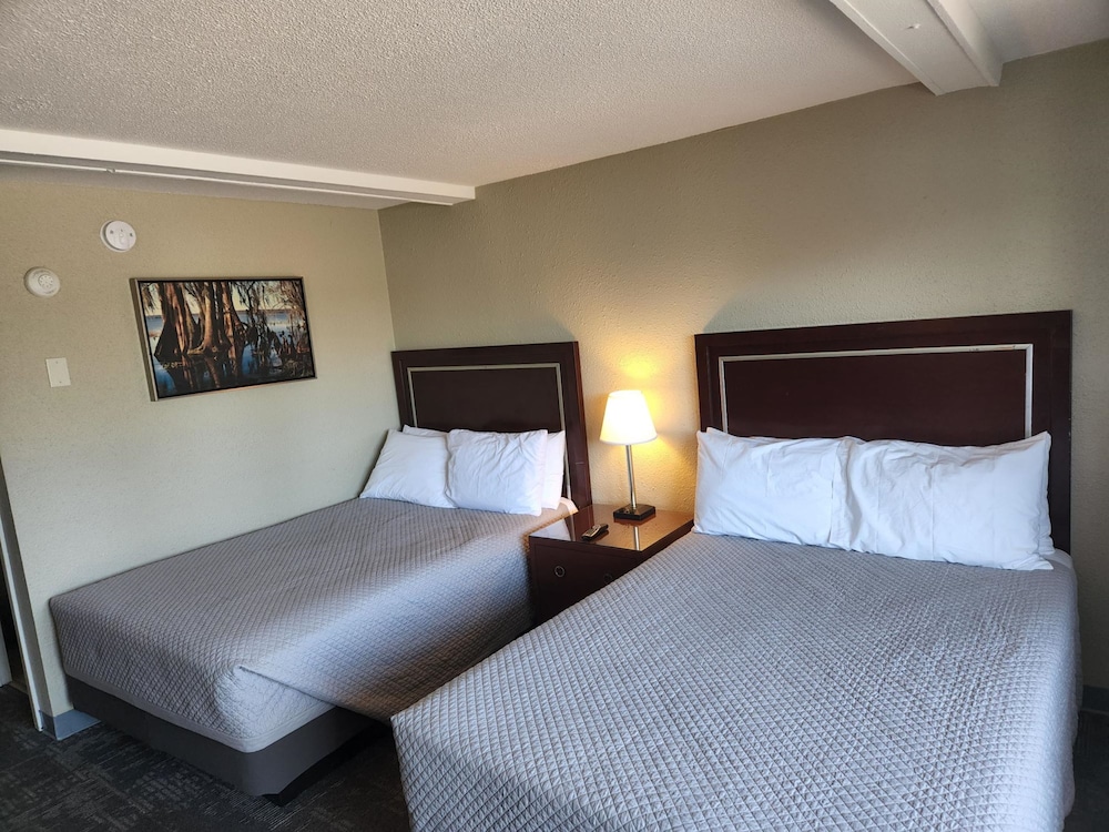 Deluxe Quadruple Room (Dog Friendly, 1st Floor Only) photo 3