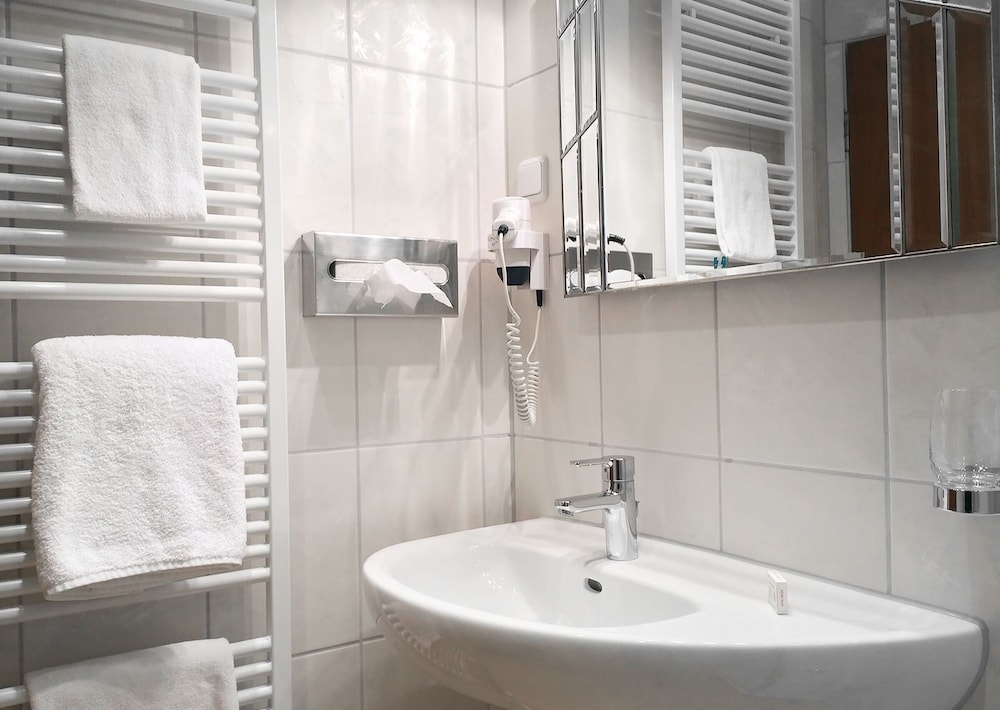 Single Room, Shared Bathroom photo 3