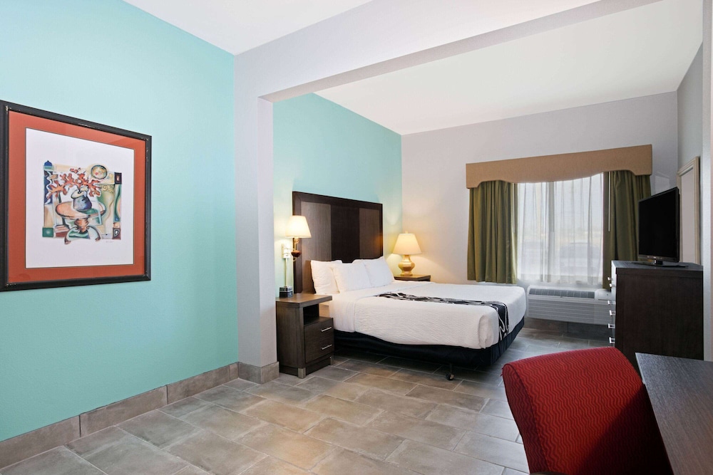 Room, 1 King Bed, Non Smoking - Photo 1