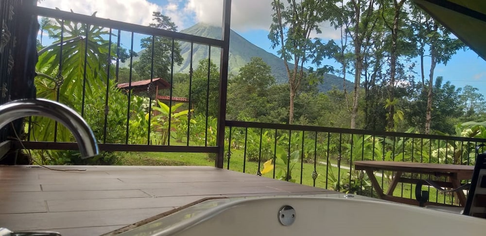 Tropical Villa With Jacuzzi photo 2