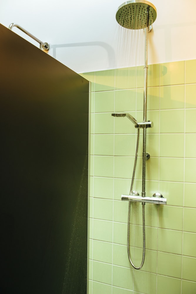 Shared Dormitory, Women only, Ensuite (1 Queen size bed in 6-Bed Dormitory) photo 3