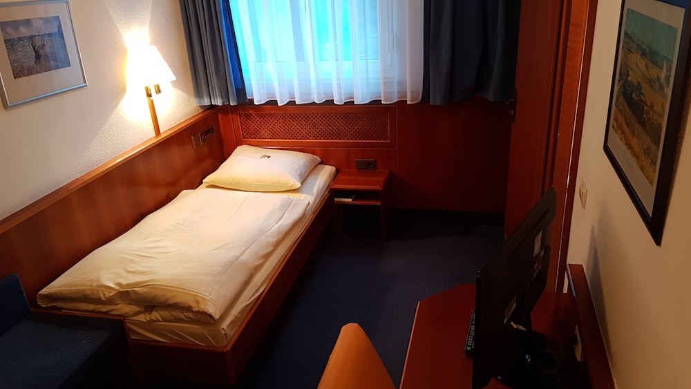 Economy Single Room, Private Bathroom (Einzelzimmer im EG)