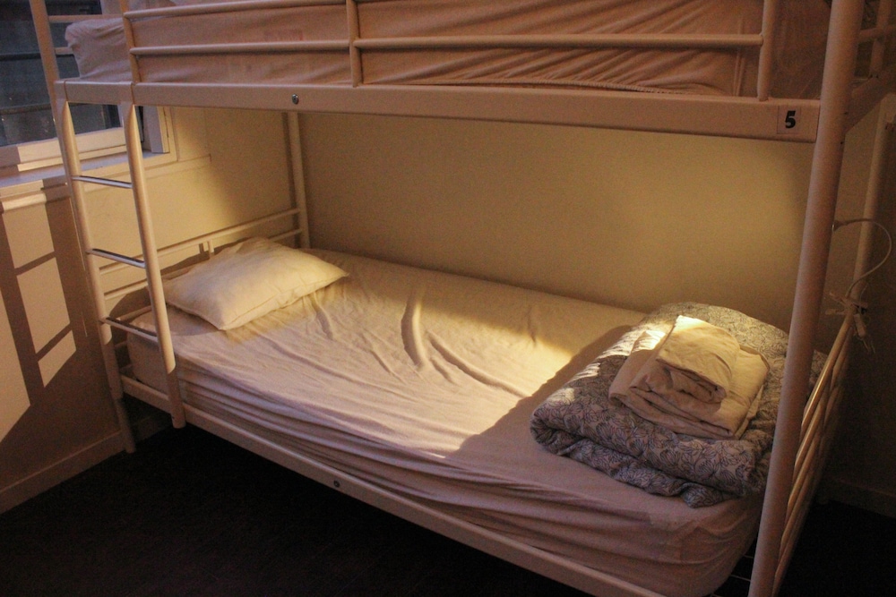 Standard Shared Dormitory, Shared Bathroom
