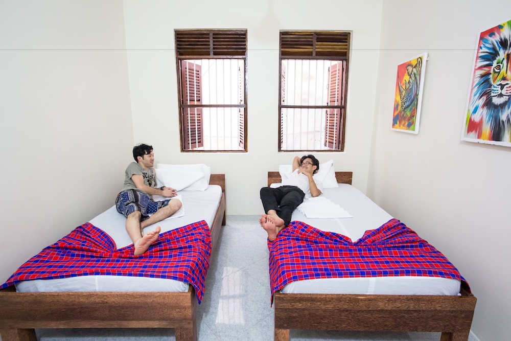 Twin Room, 2 Twin Beds, Shared Bathroom, City View