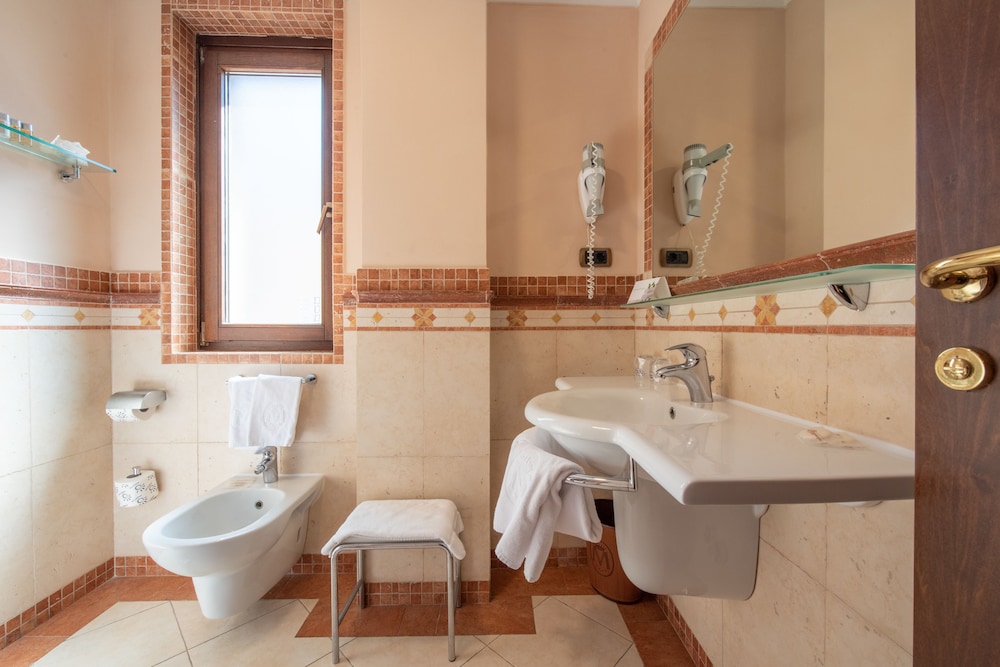 Classic Double or Twin Room, Balcony, Pool View