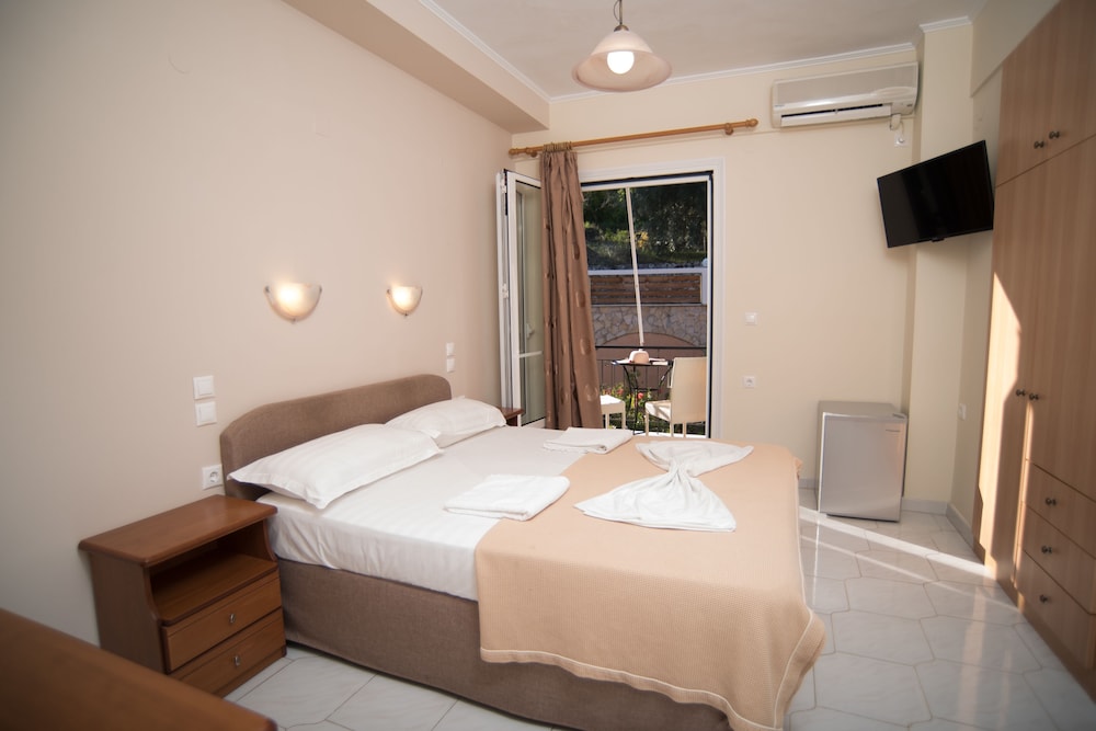 Standard Double or Twin Room, Mountain View photo 1
