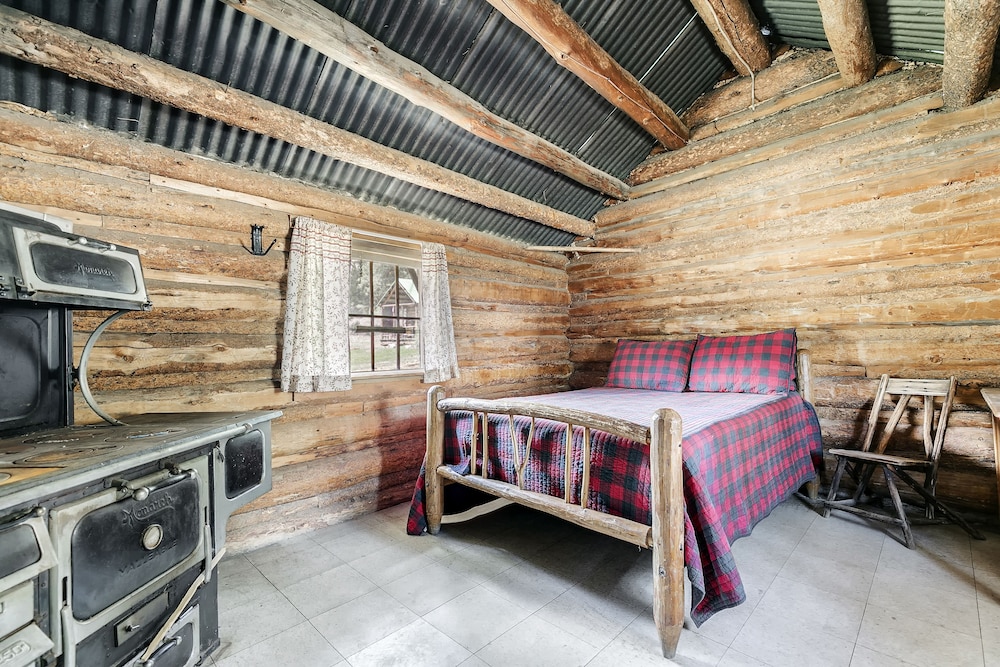 Basic Cabin, 1 Double Bed photo 2