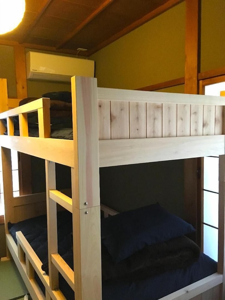 Private Bunk Bed Japanese Style Room 1A Max 4 Guests, Shared Bathroom photo 3
