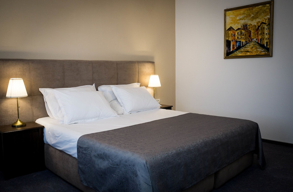 Superior Double Room, 1 Queen Bed, Park View photo 2