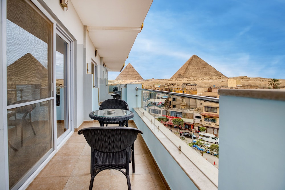 Standard Suite with Panoramic Pyramids View & Balcony - Photo 3