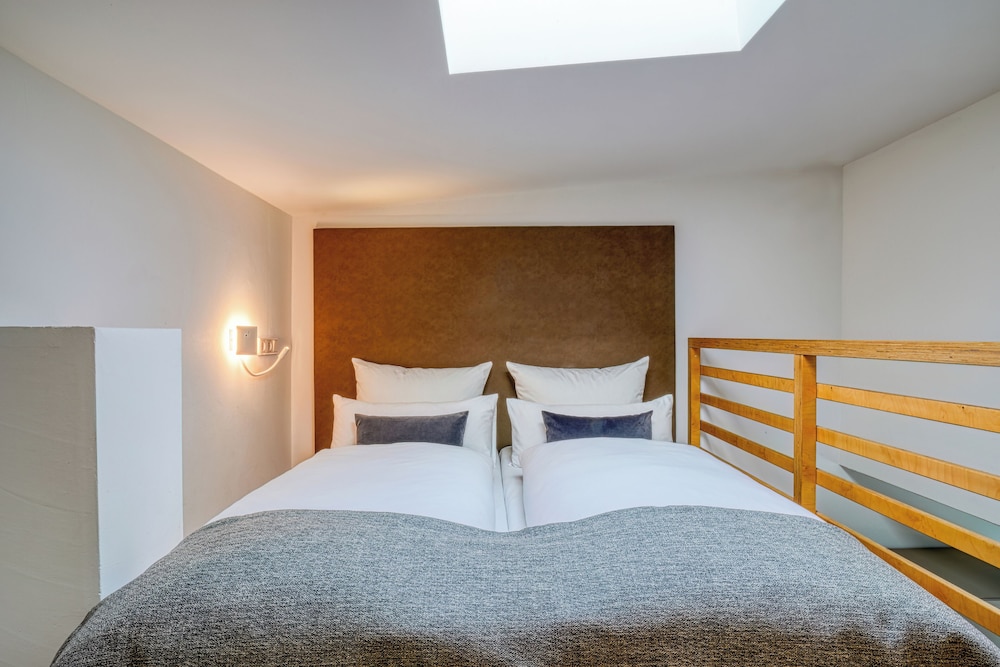 Double Room, Multiple Beds, Balcony, Courtyard View