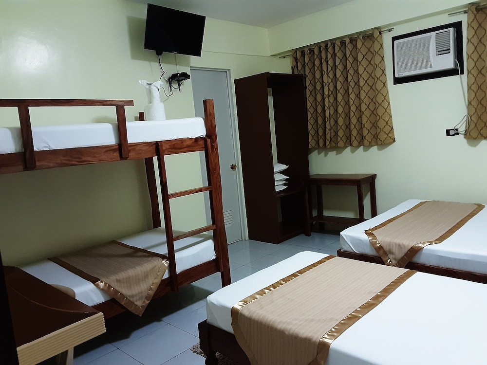 Quintuple Room